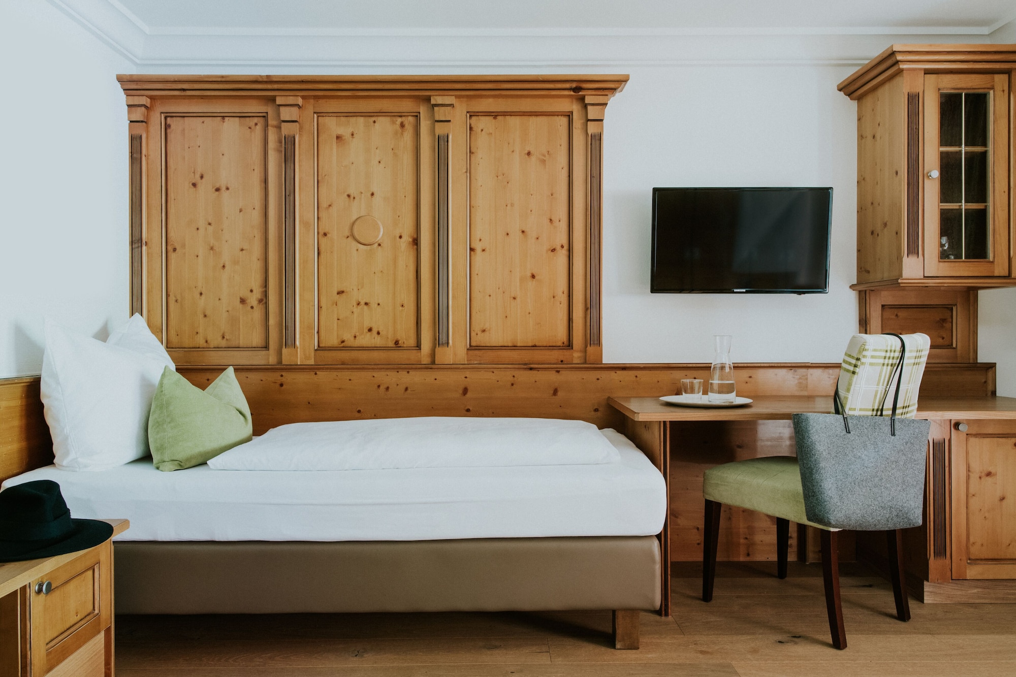 Room, Single, Single Bed, Sofa