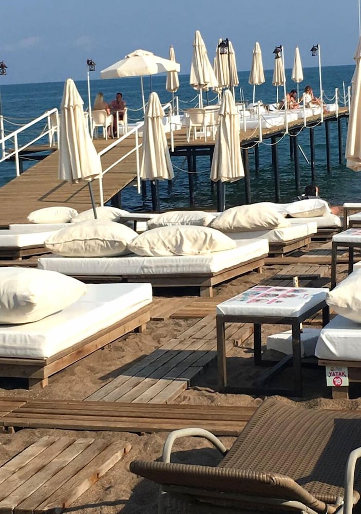 Grand Niki Hotel & Spa 46/50