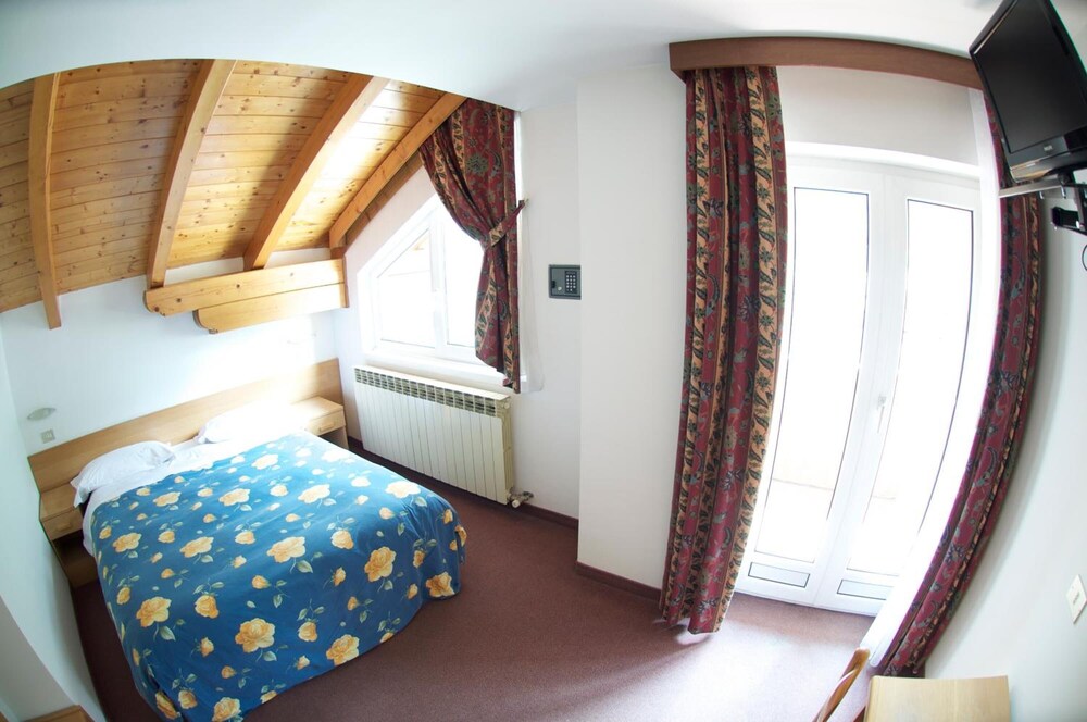 HOTEL SCIATORI 11/31