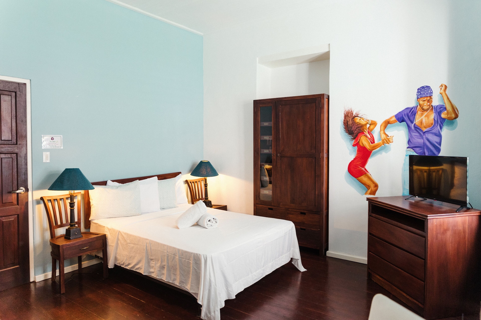 LUXURY, SUITE