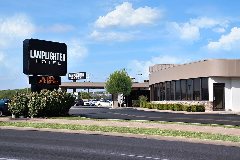 Lamplighter Inn Suites South 3/51