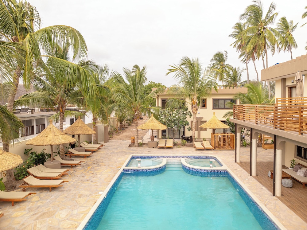 Blackstone Beach Resort 35/40