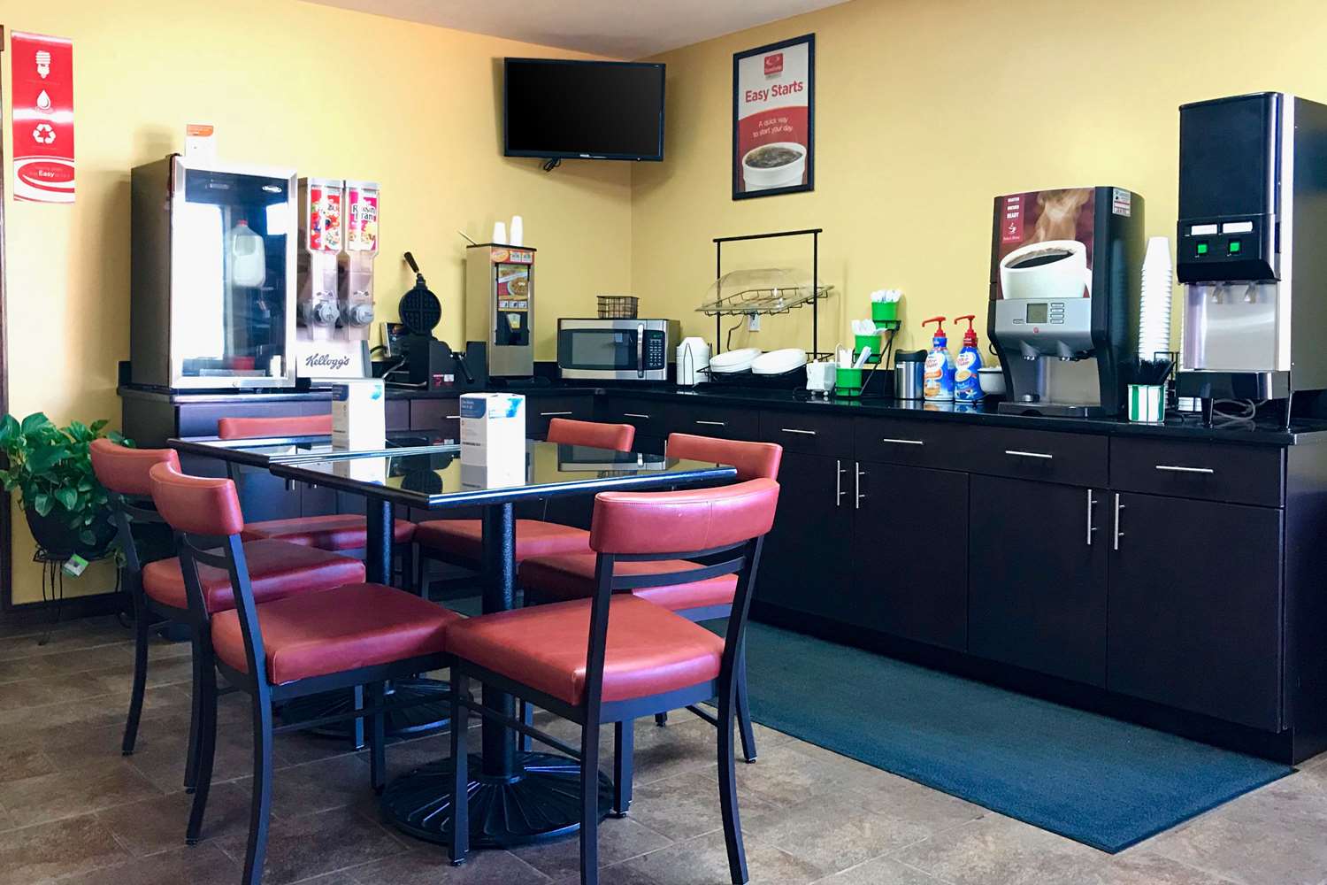 Econo Lodge Purcell 14/18