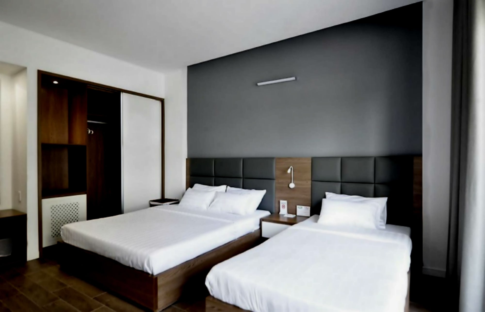 GRAND, DOUBLE OR TWIN BED, CITY VIEW