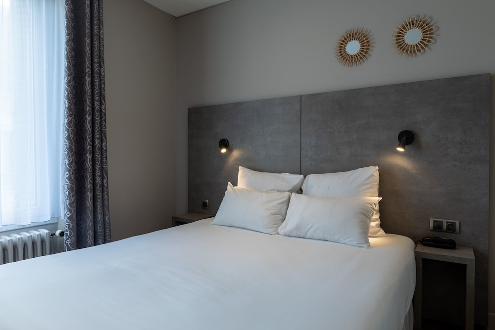 ROOM, SINGLE