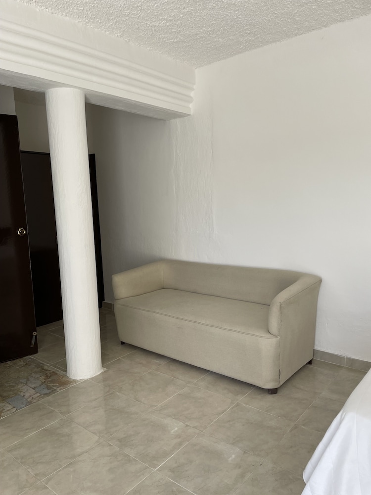Hotel Cupules 38/53