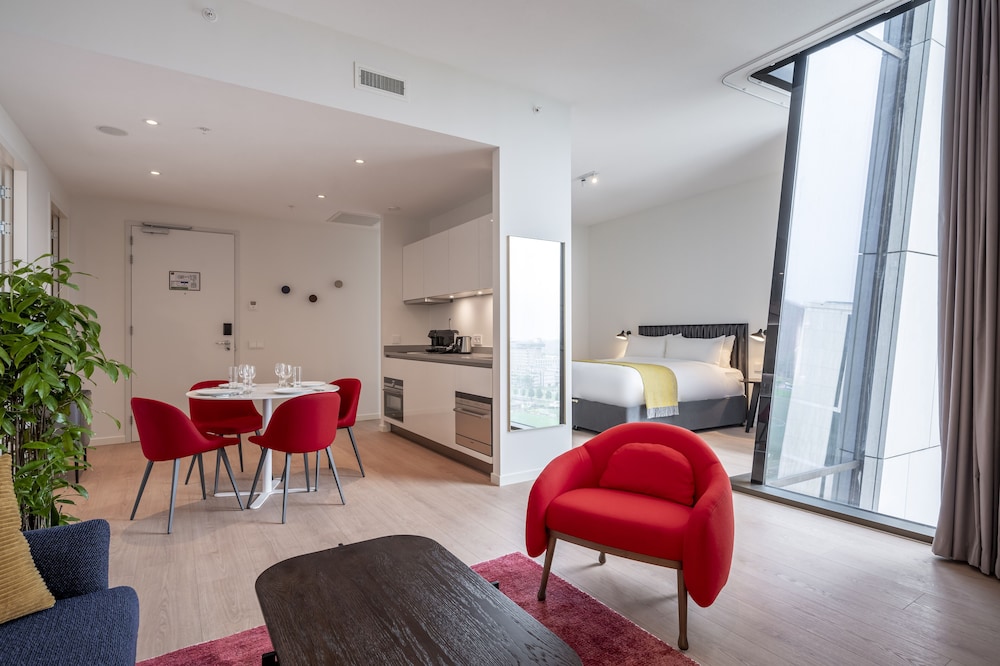 PREMIER SUITES PLUS Amsterdam 26/43