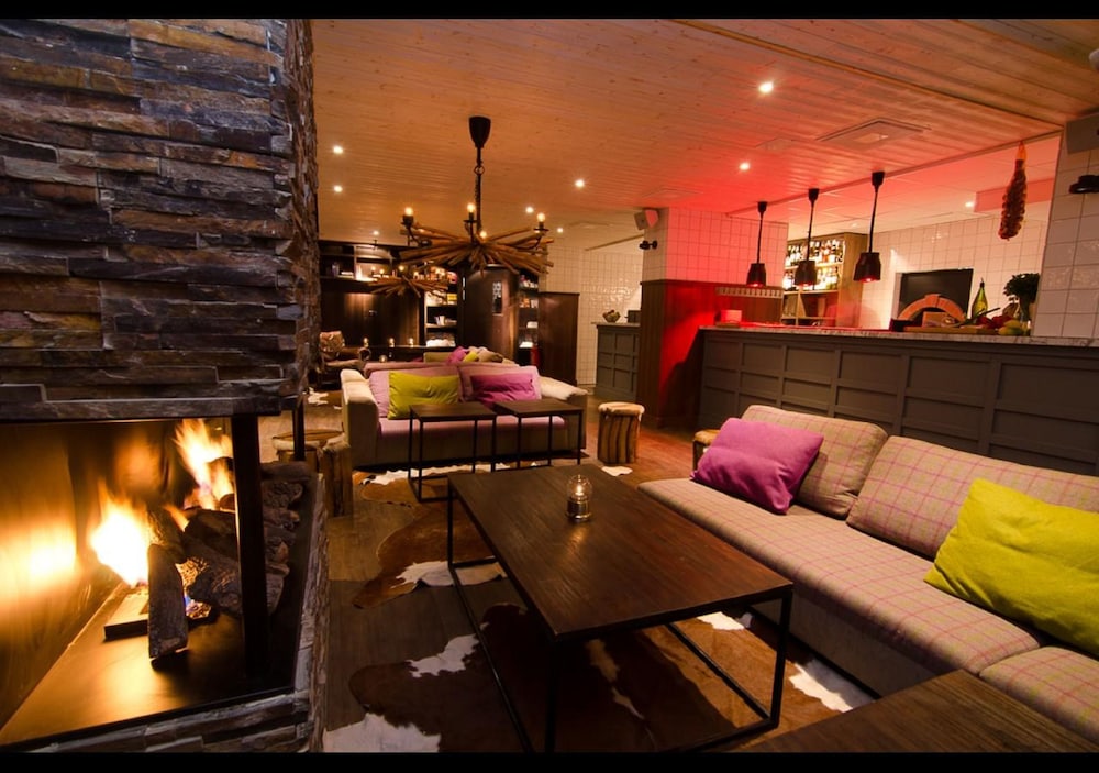 Langley Hotel Tango 29/38