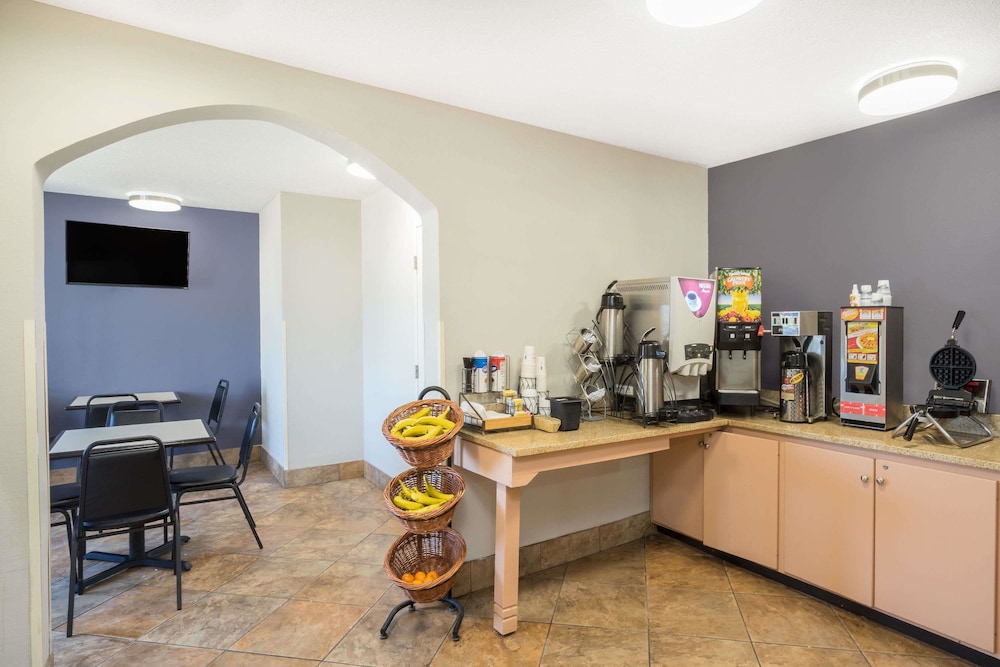 Microtel Inn & Suites by Wyndham Bowling Green 24/30