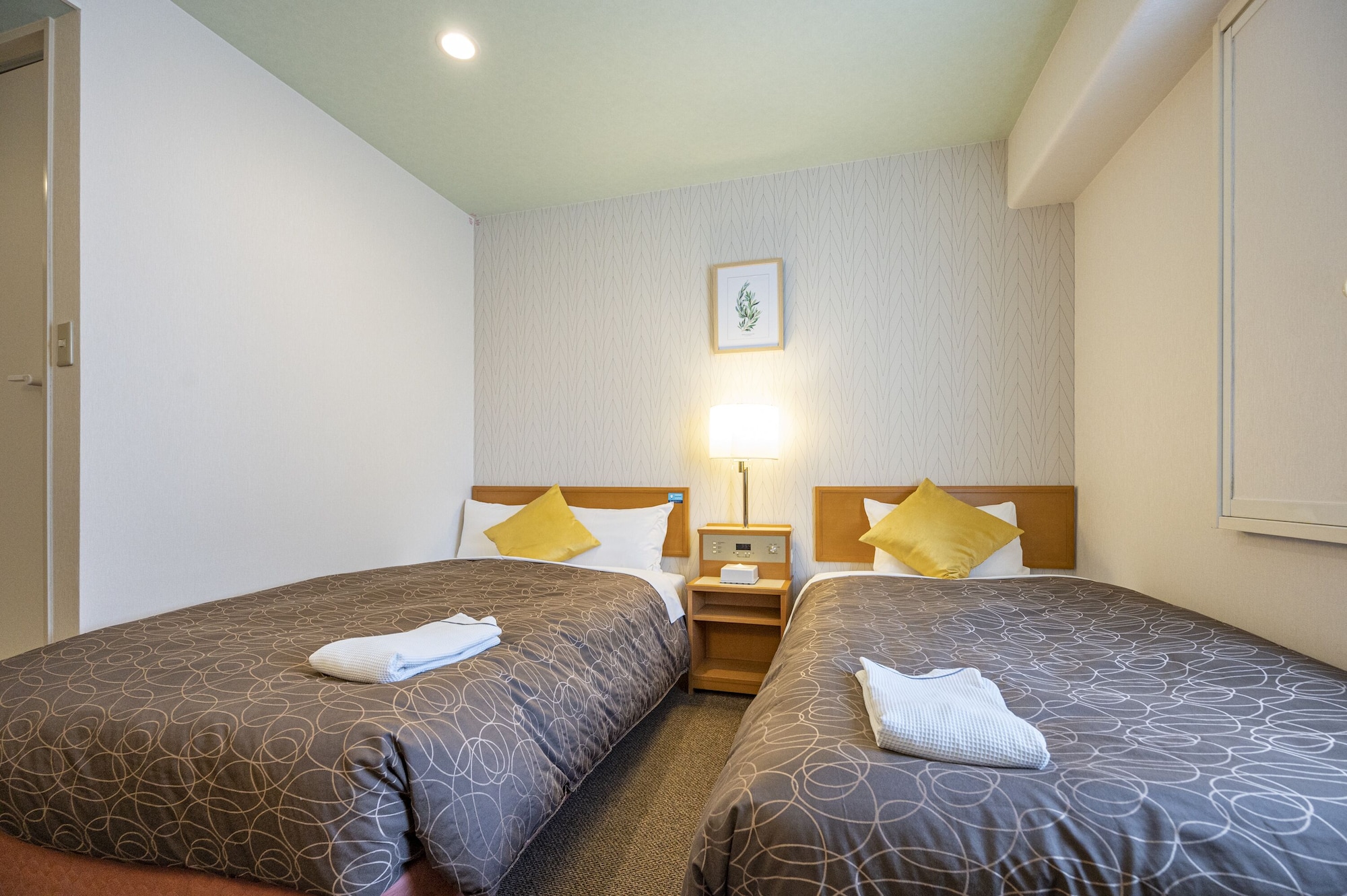 BUSINESS, TWIN BEDS