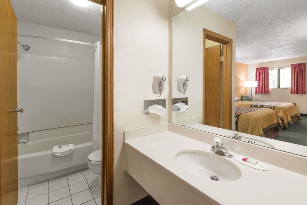 WestSpring Inn - Westlake Cleveland 9/36