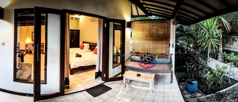 Bale Sampan Bungalows 10/64