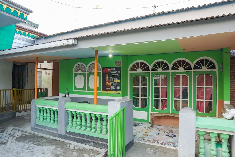 SPOT ON 1762 Gandrung Payungan Family Inn 2/26