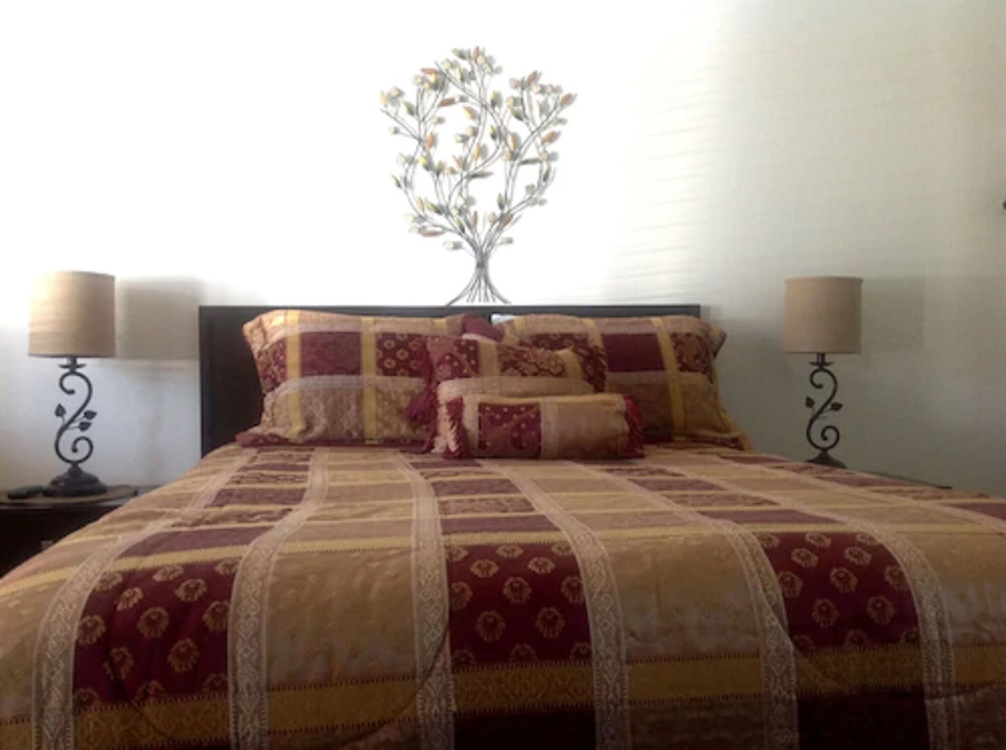 ROOM, SINGLE