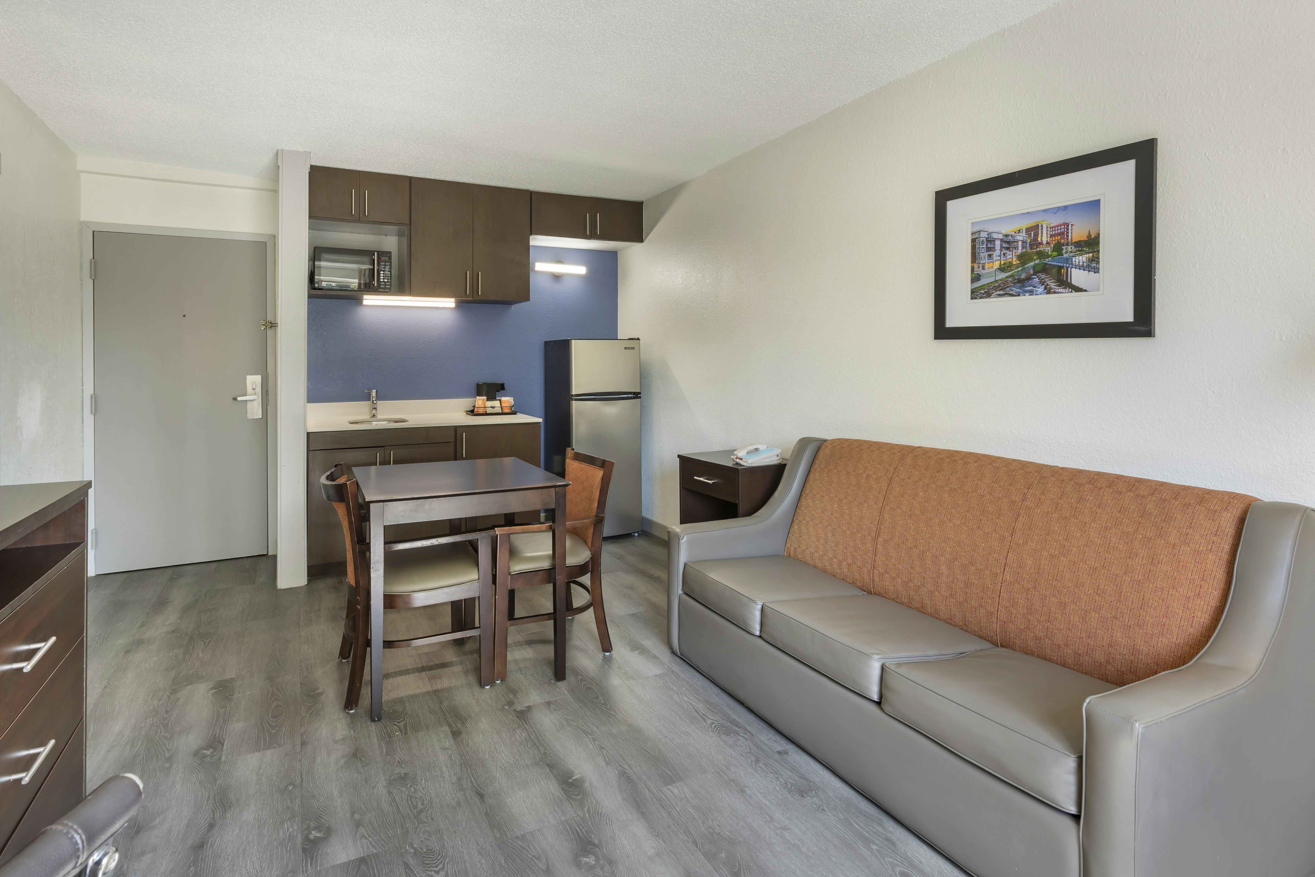 Econo Lodge Inn Suites Greenville 41/69