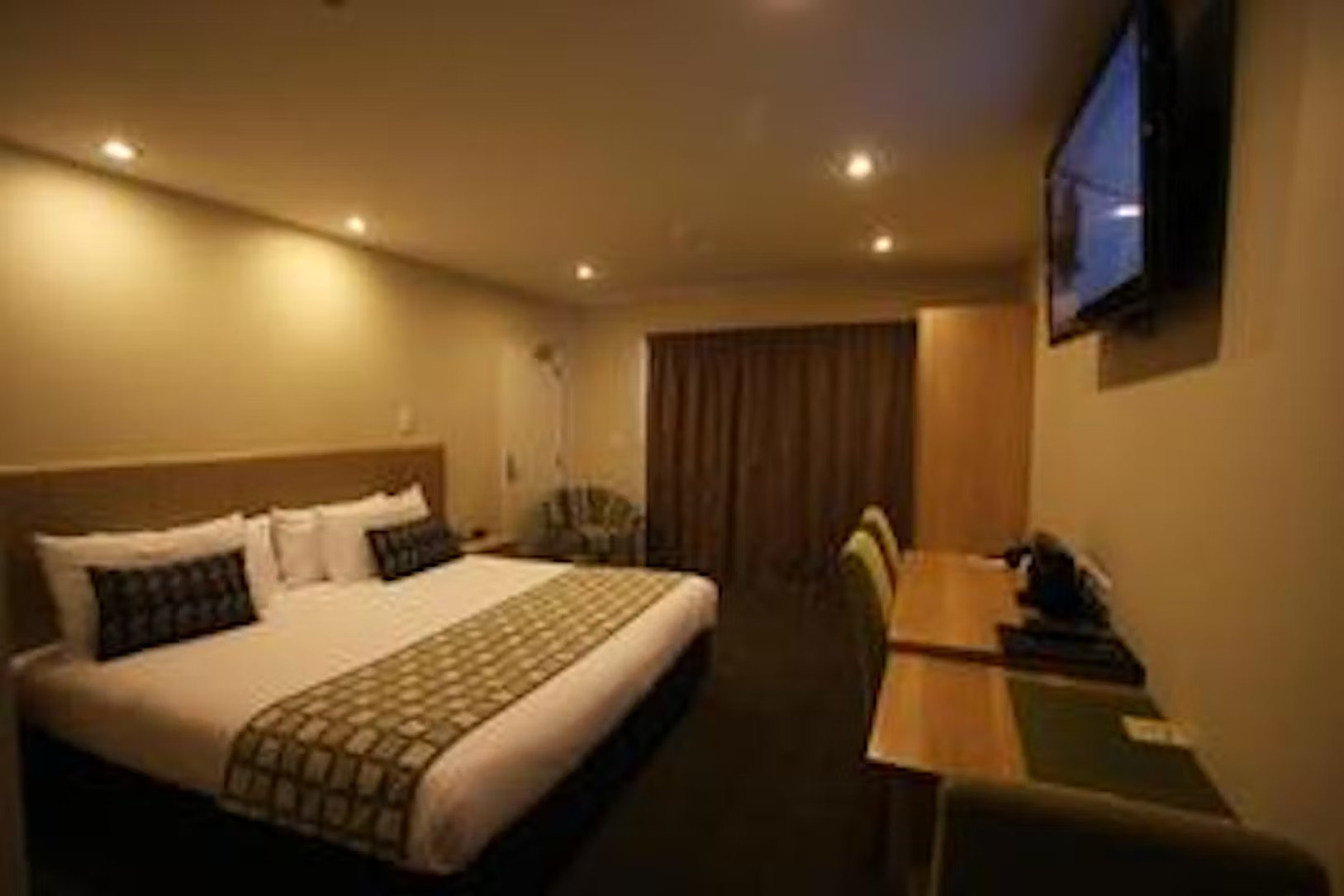555 Motel Dunedin 3/9