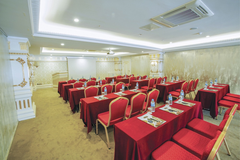 World Point Reis Inn Hotel 46/50