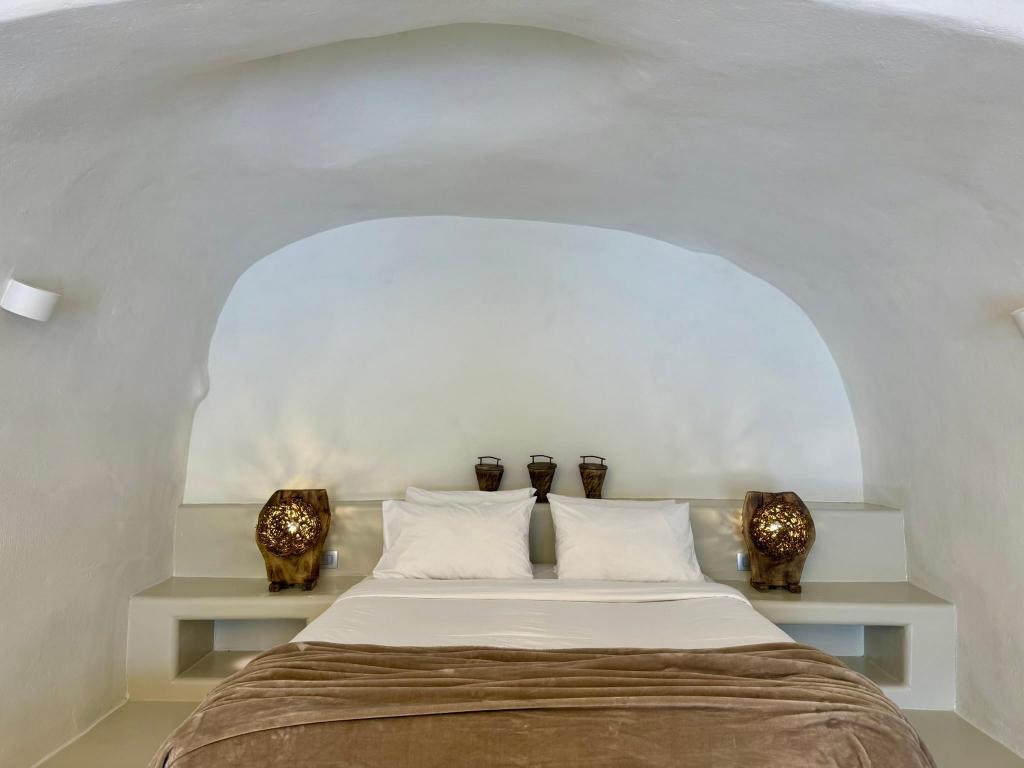 Cave, Suite, King Bed