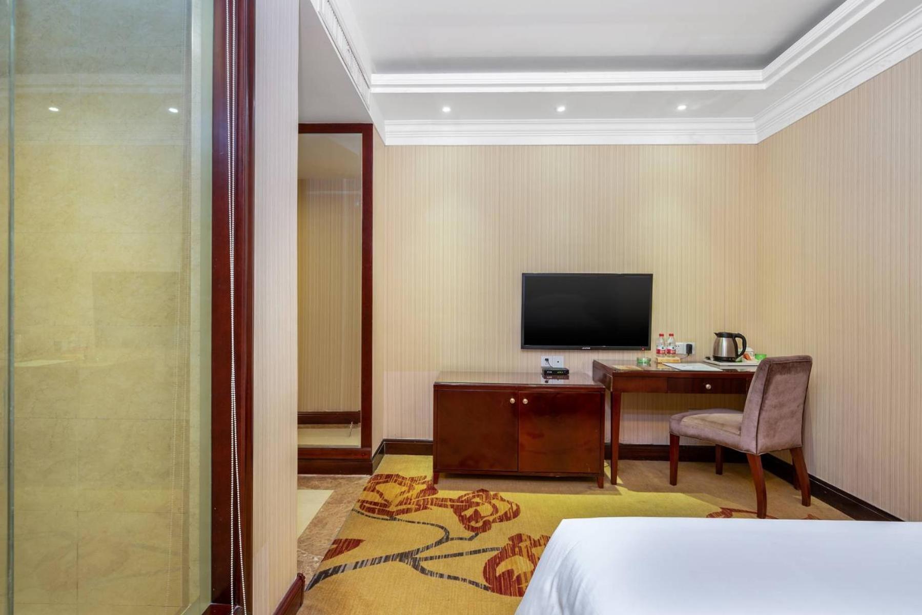 Vienna Hotel (Dongguan Houjie Convention and Exhibition Center) 66/75