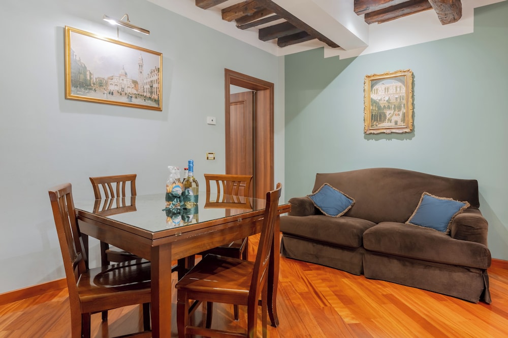 Ca Dell Arte Suite 42/71