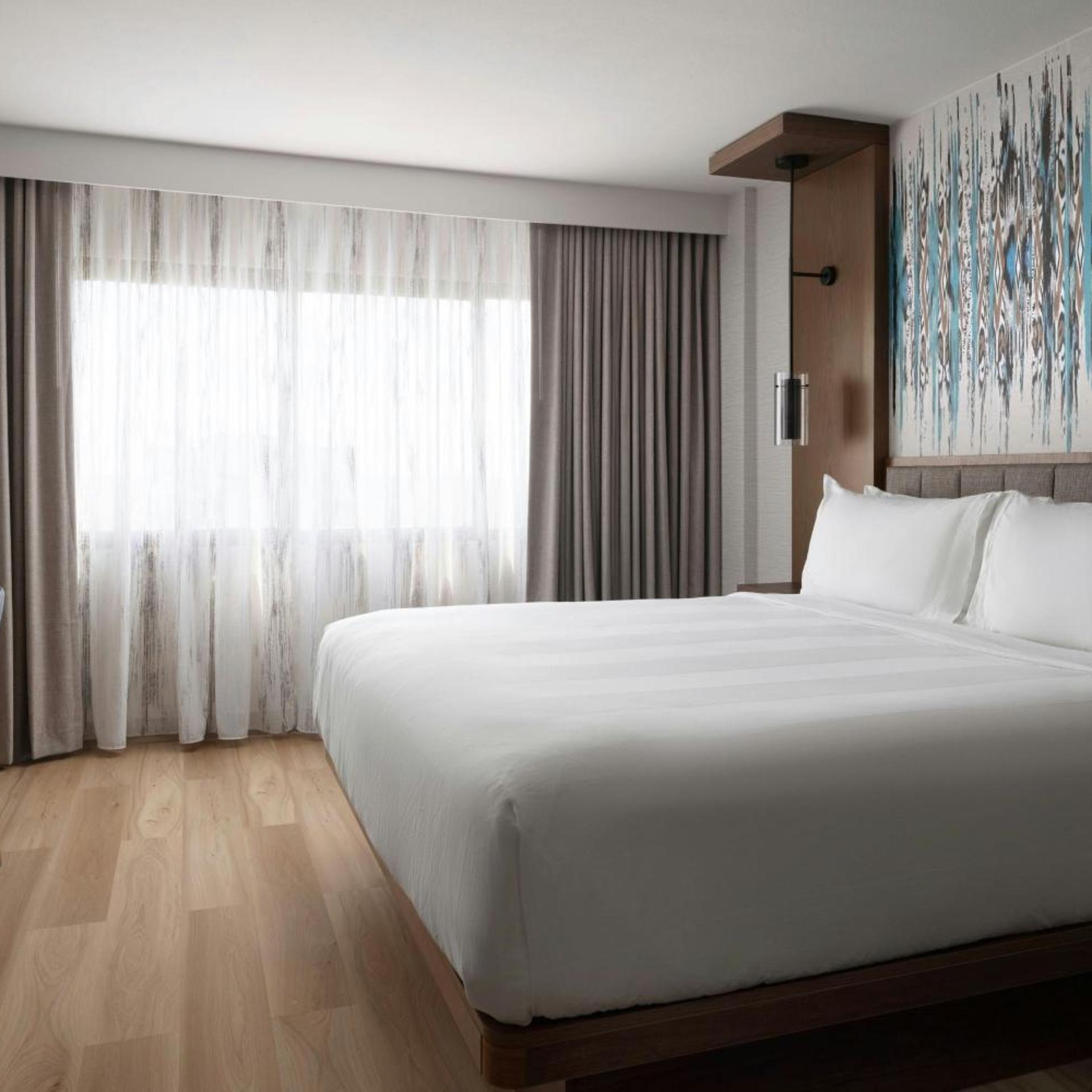 1 Bedroom, Suite, King Bed, Sofa, Concierge Level