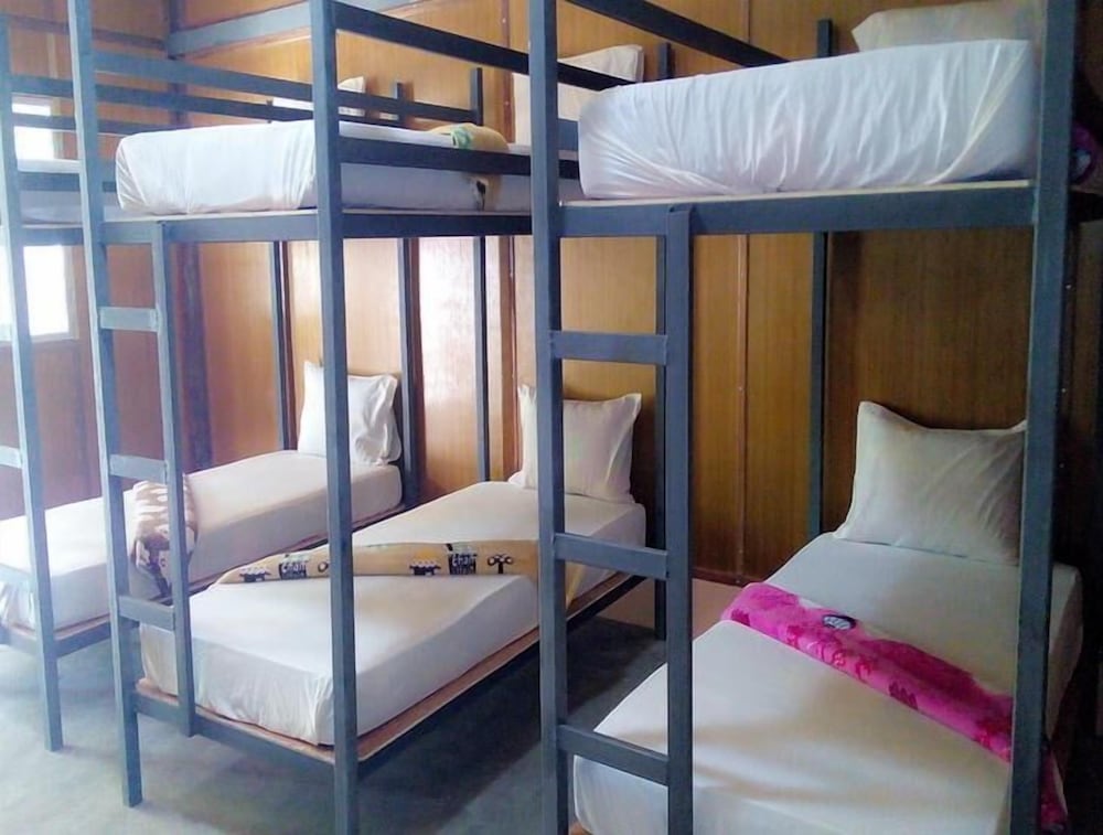 MIXED DORM, QUADRUPLE