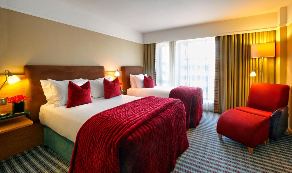 DELUXE, 2 DOUBLE BEDS