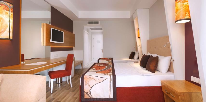 SUPERIOR ROOM