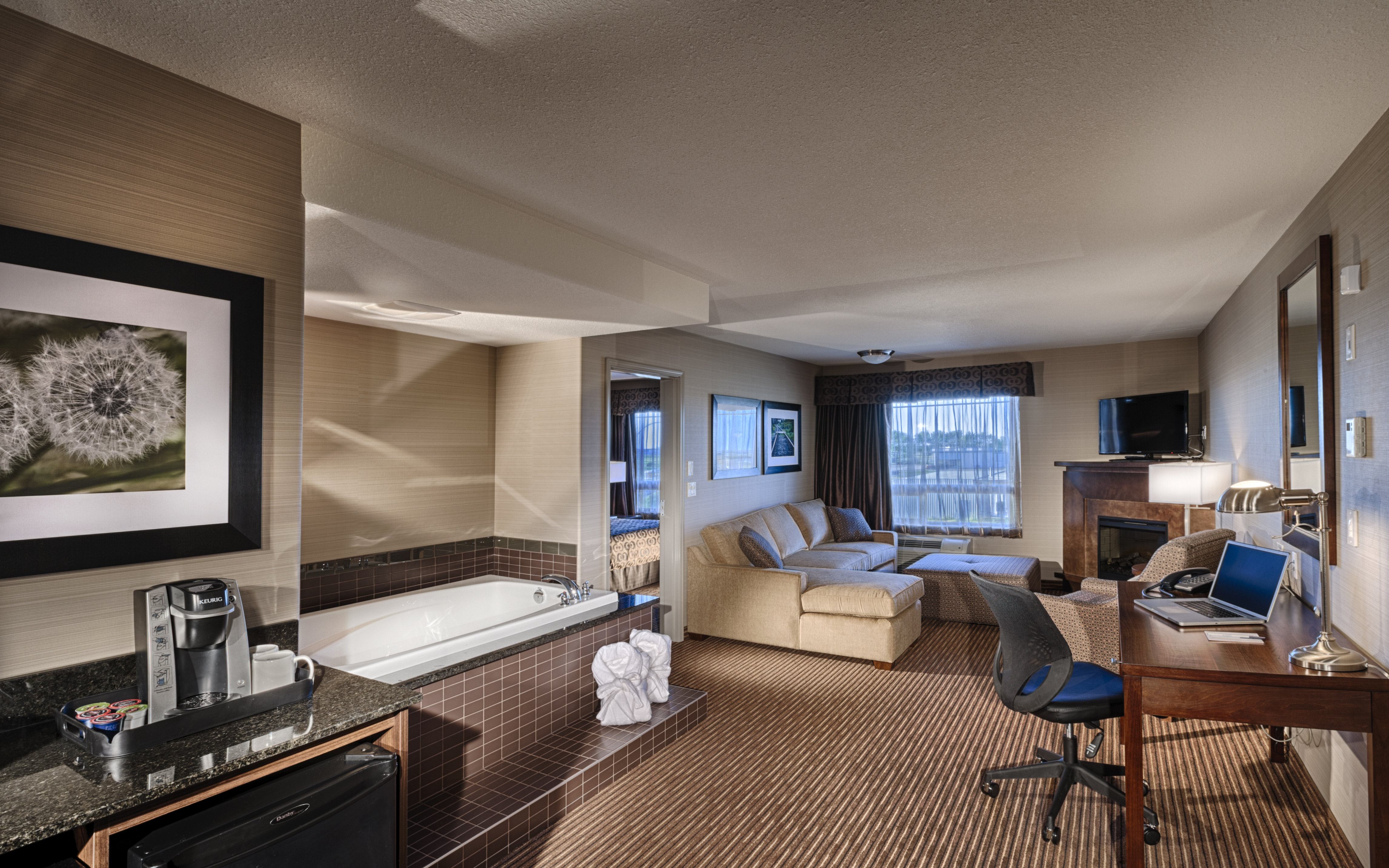 Canalta Hotel Assiniboia 31/35
