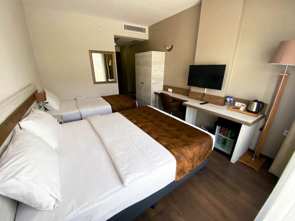 Kanyonvadi Hotel 9/47