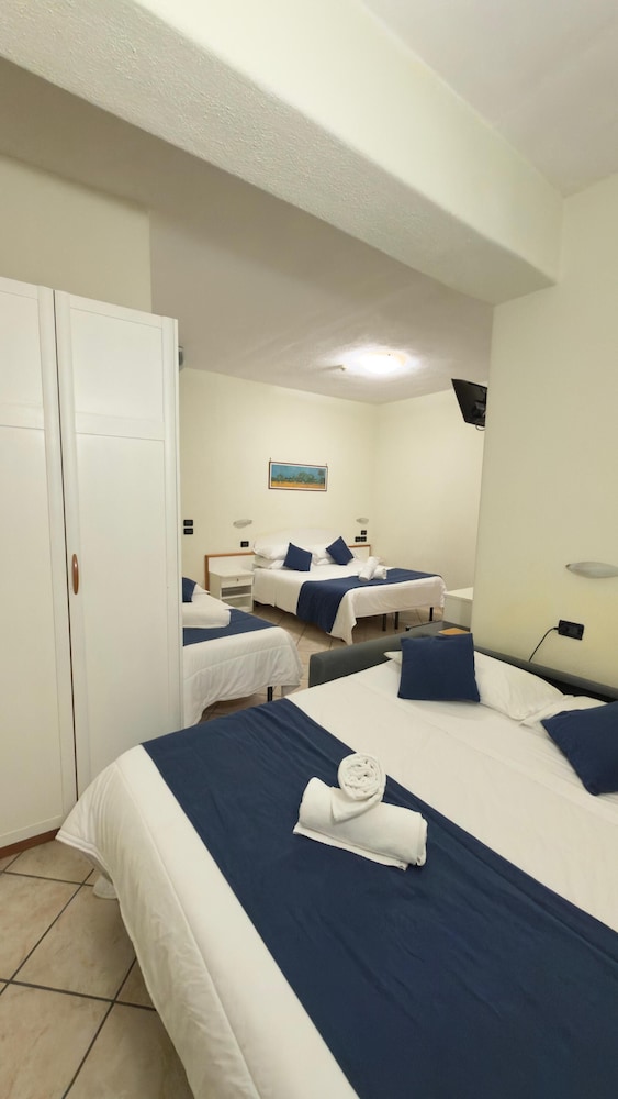 Room, Quadruple, 2 Double and Twin Beds, Sea View, Balcony