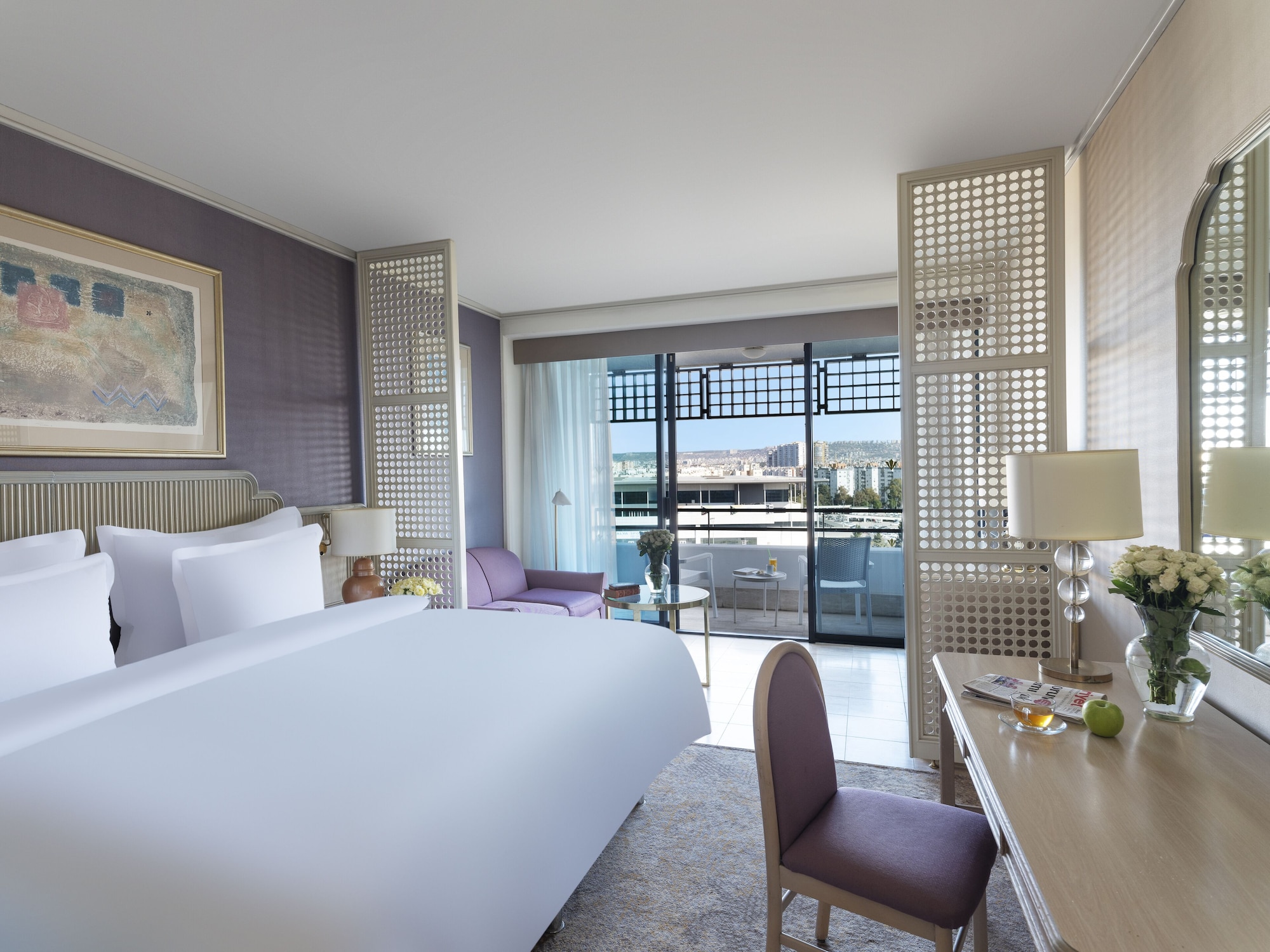 STANDARD, KING BED, CITY VIEW
