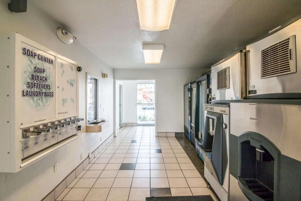 Motel6 Ventura, CA - Beach 40/58