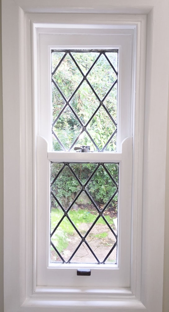 Clarendon Cottages 13/48