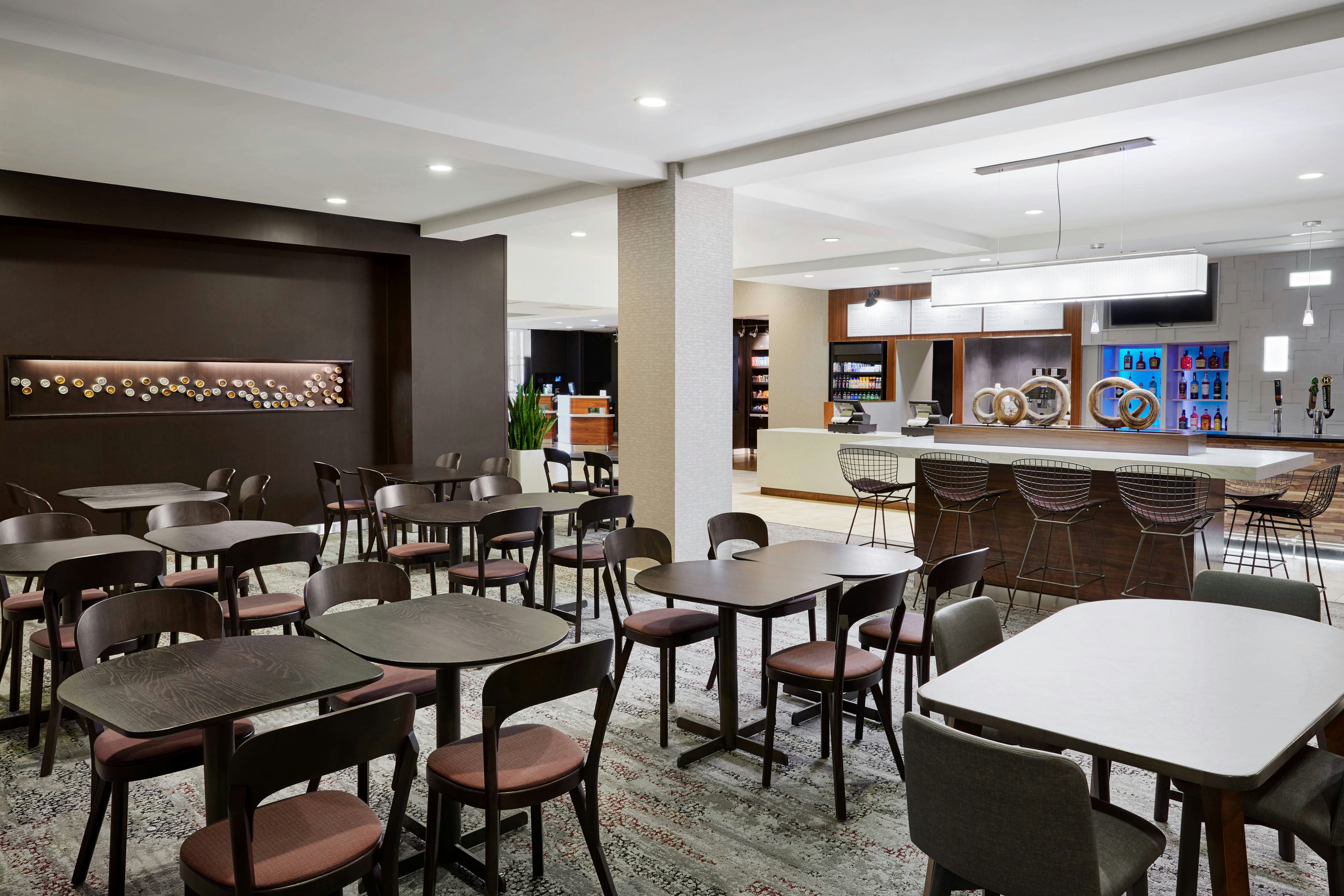 Courtyard By Marriott Milwaukee Downtown 8/15