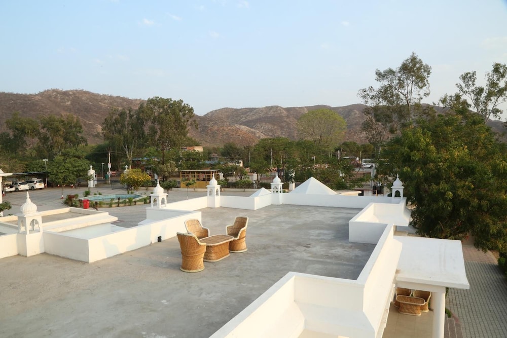 GULMOHAR SARISKA RESORT 37/45
