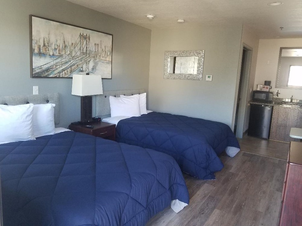 Price Pointe Inn 8/42