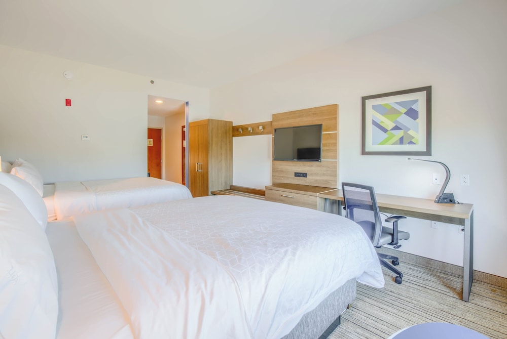 Standard, 2 Queen Beds