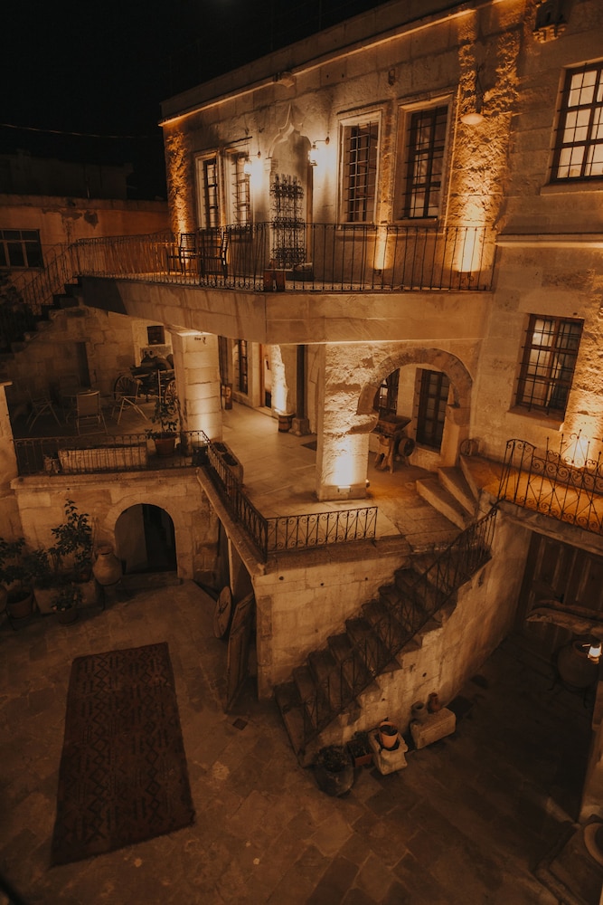 Eagle Cave Inn 42/50