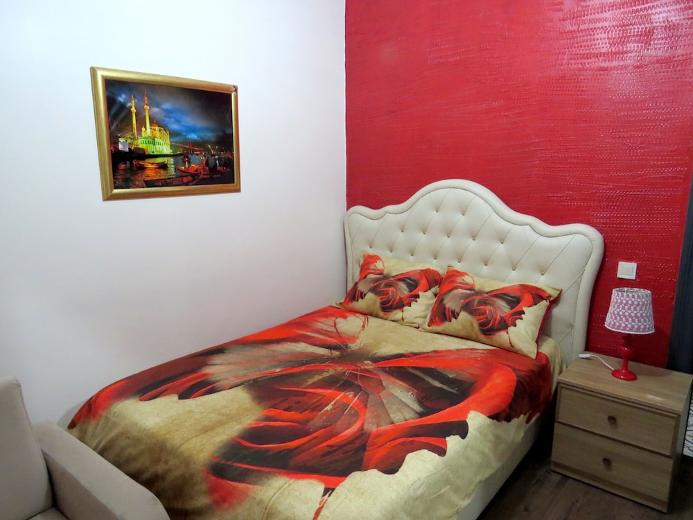 SUPERIOR, APARTMENT, GROUND FLOOR