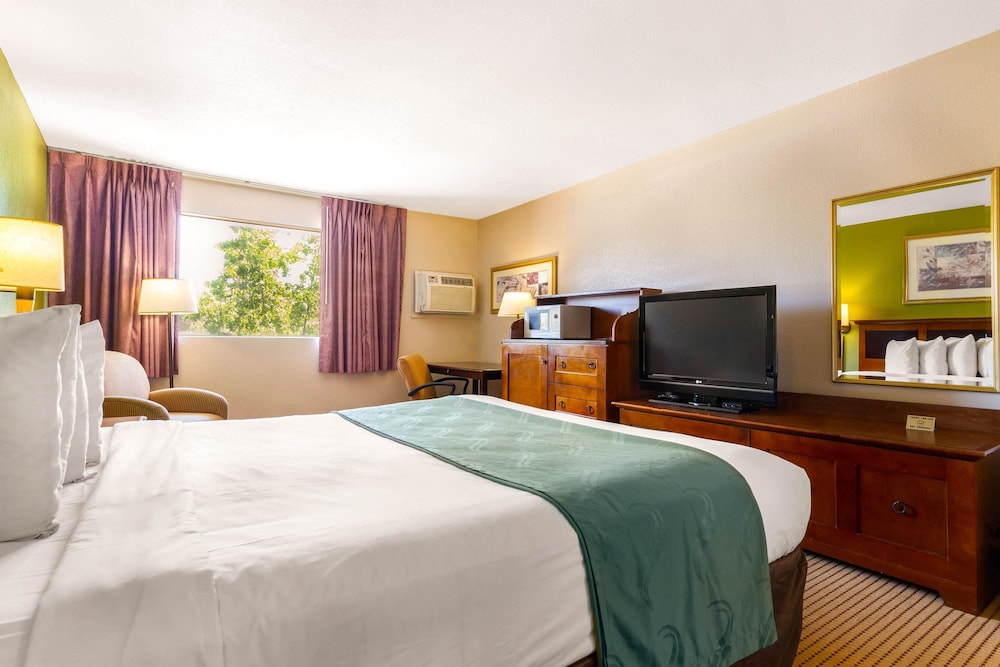 Rodeway Inn Auburn, CA 18/41