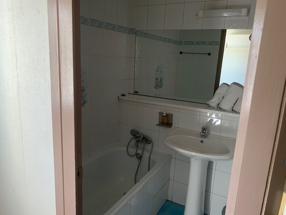 Aix Hotel 49/50
