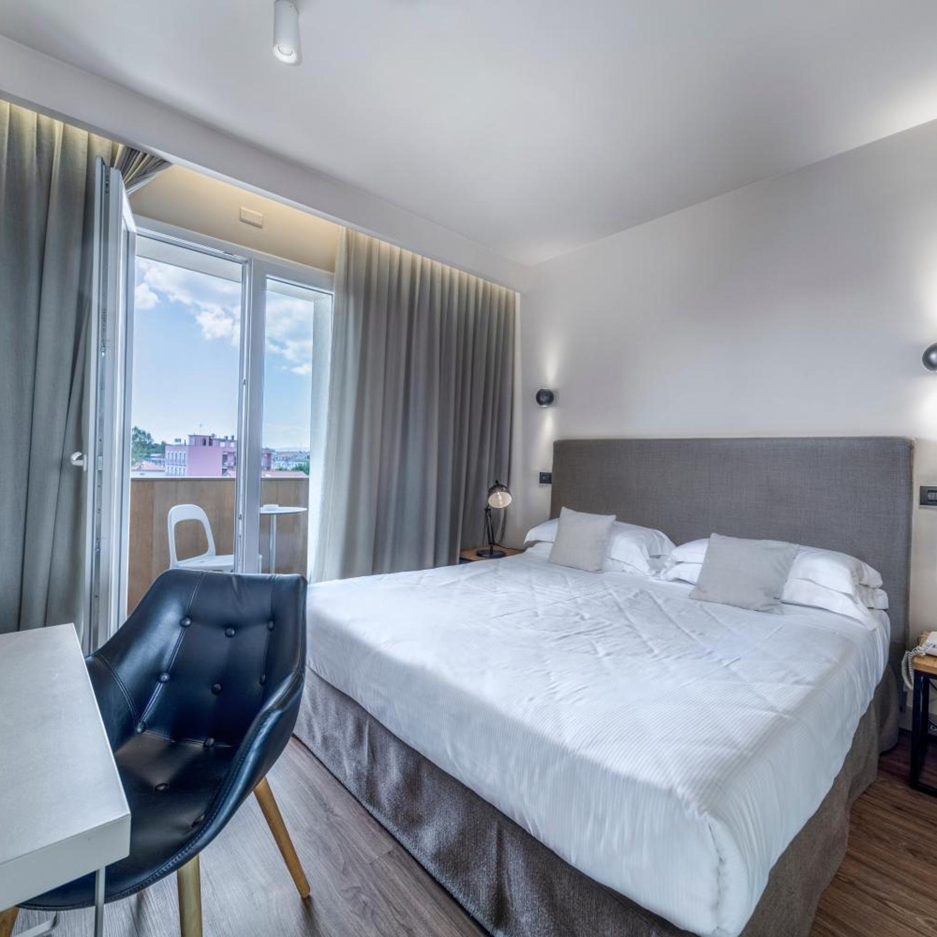 S Suite, Triple، Hotel Select Suites & Spa 3/10
