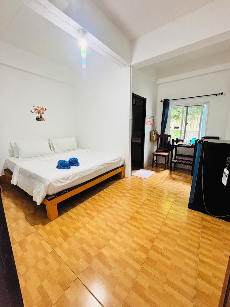 Miss Hong House 14/50