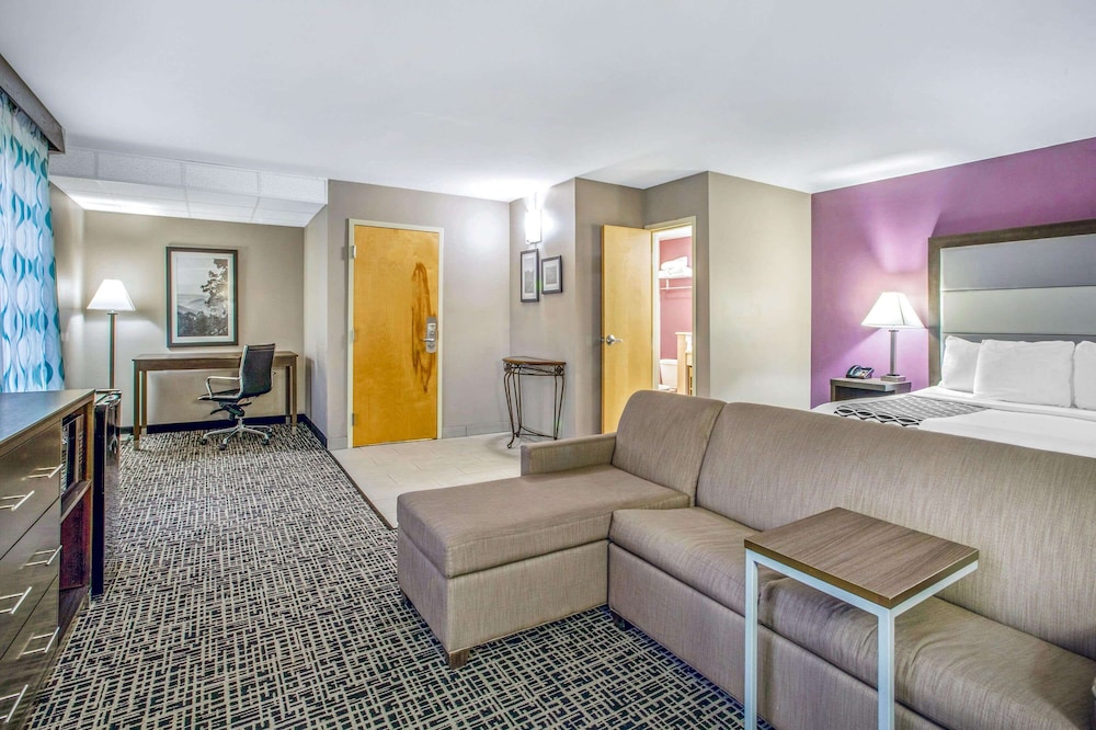 La Quinta Inn by Wyndham Radford 33/44