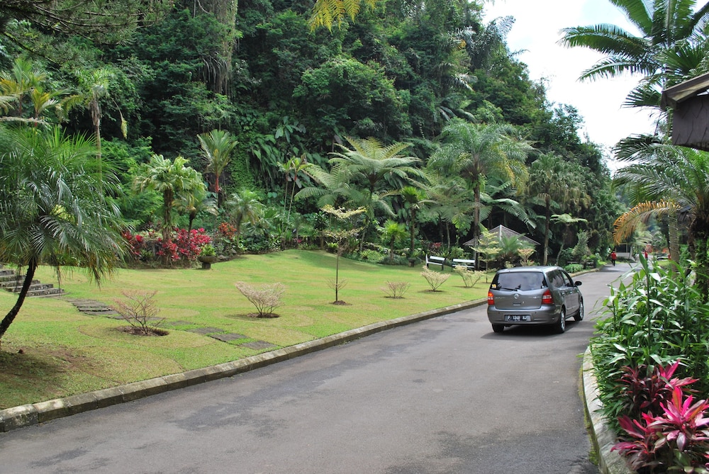 Zuri Resort Cipanas 17/24