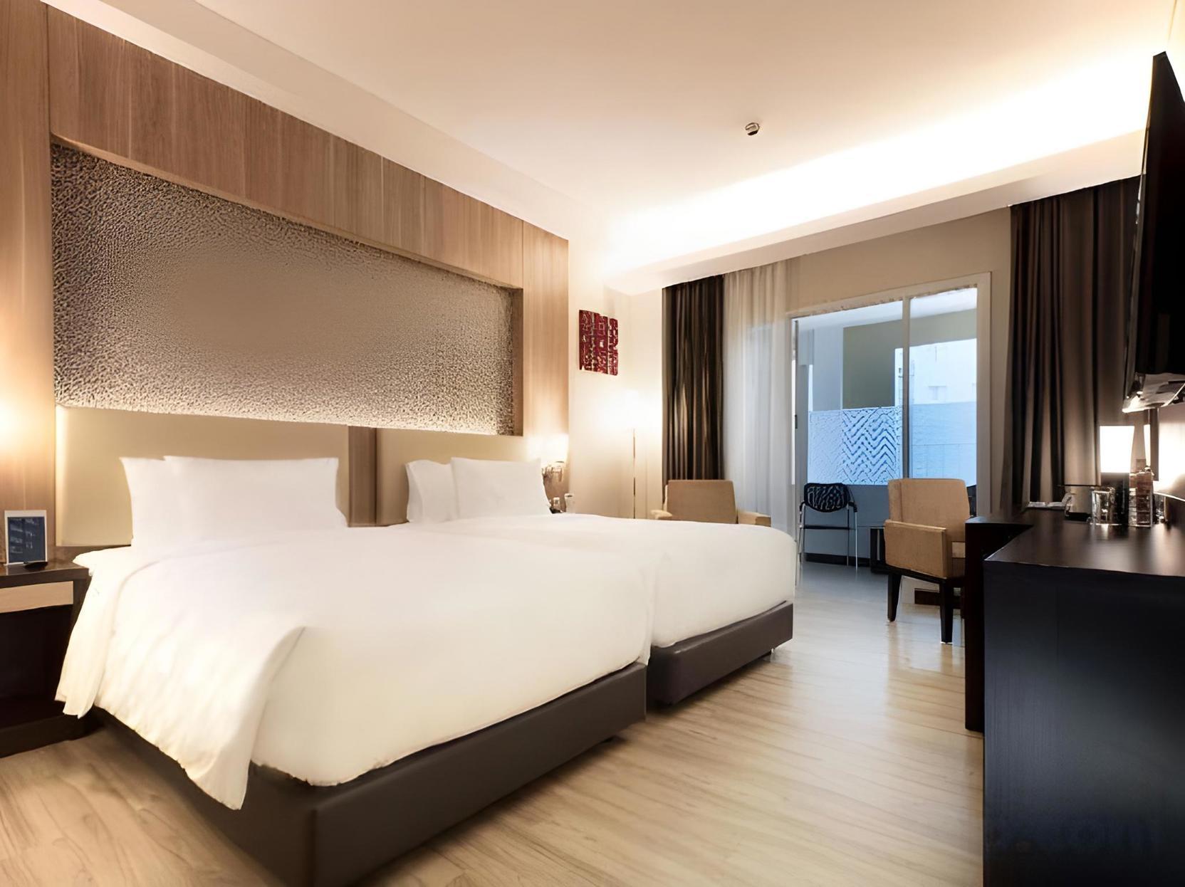 Deluxe, Twin Beds, Smoking