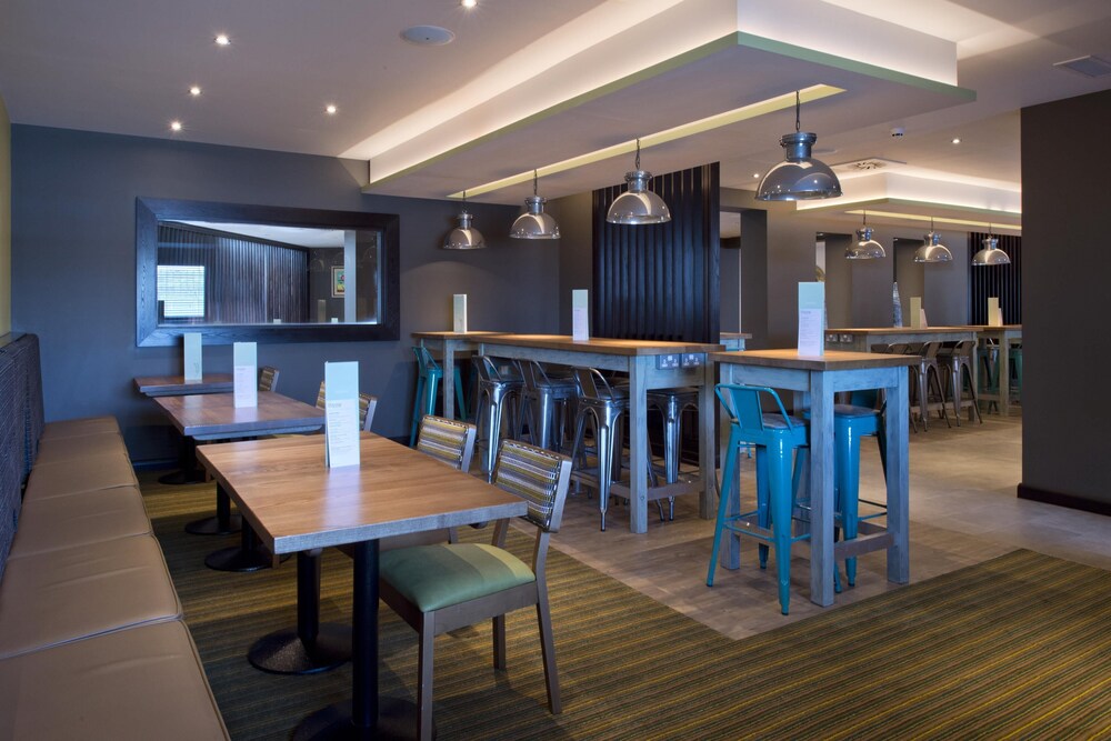 Premier Inn London Heathrow Airport Terminal 4 46/65
