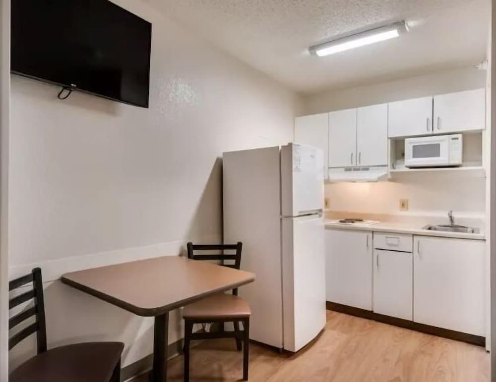 Birch Hill Suites Kansas City - Independence, Mo 19/24