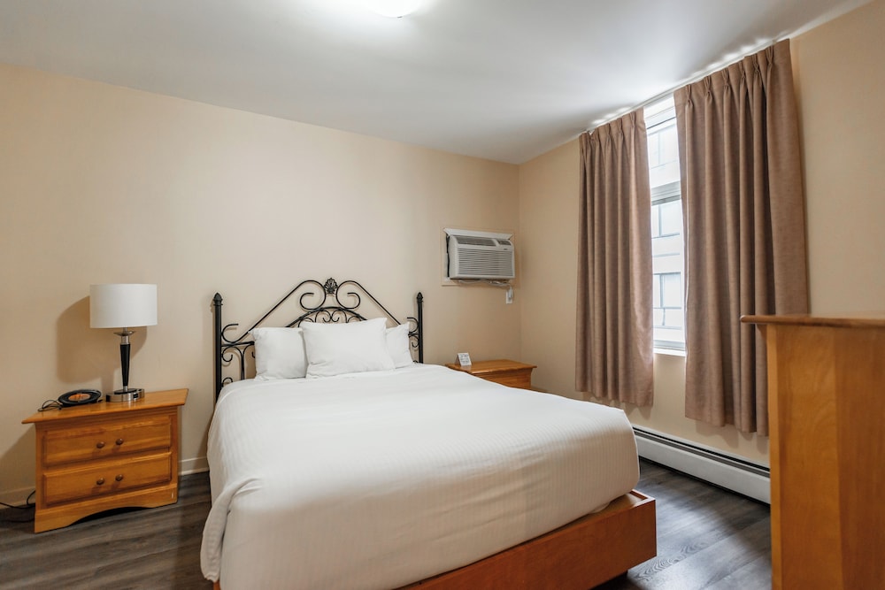 2 BEDROOMS, SUITE